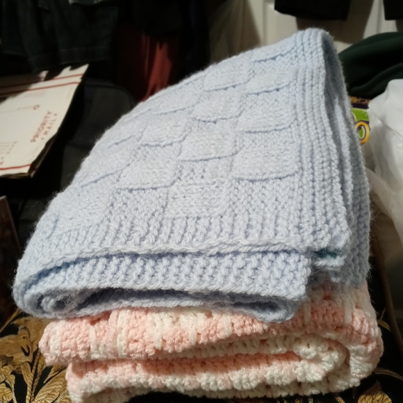 πTWO HANDMADE CROCHET THROW πΆ - Picture 12 of 16